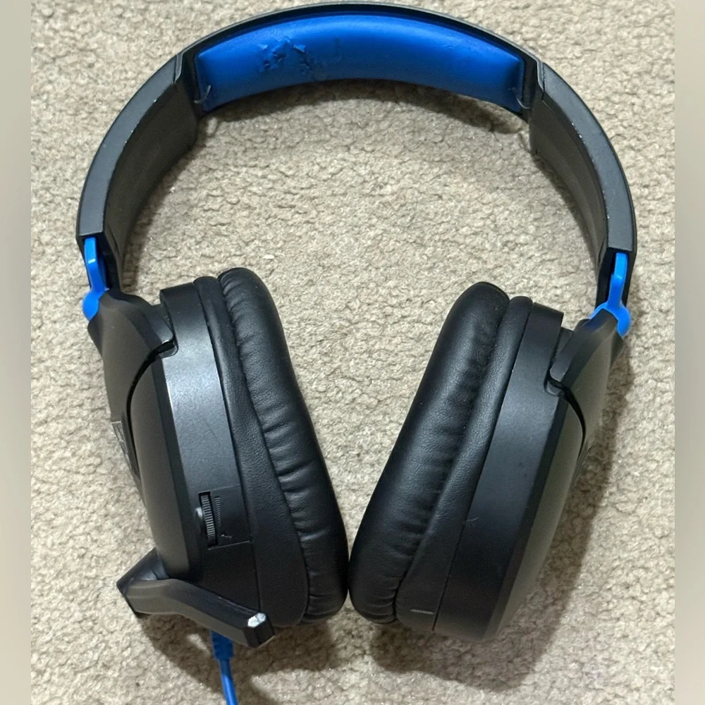 Turtle Beach Black & Blue Gaming Headset, Great condition! Comes with Backpack